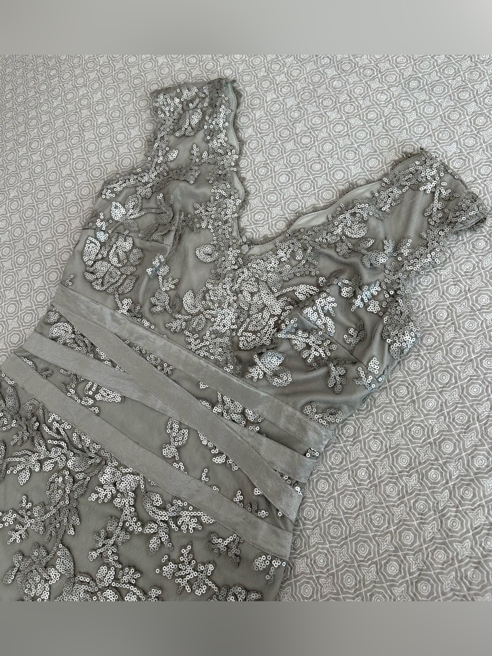 Tadashi Shoji Paillette Sequin Lace Banded Cocktail Sheath Dress Silver Size 6 - Picture 7 of 13